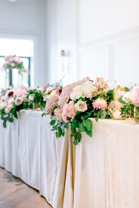 Head Table floral by Nous Design Group