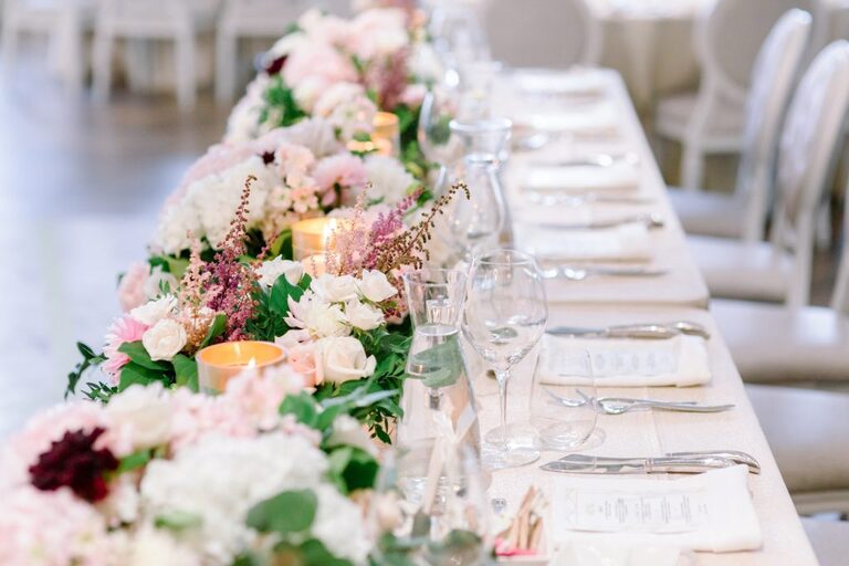 Head Table floral by Nous Design Group